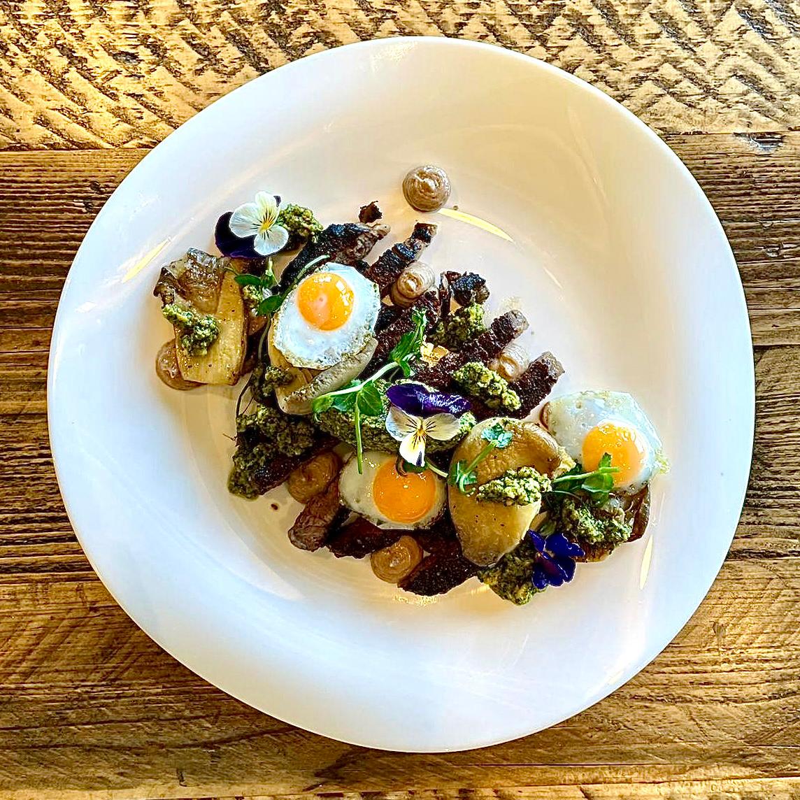 MoorAllertonGC's tweet photo. 🤫 Still not experienced the cuisine at the best kept secret in Leeds? A weekend booking is a must! Come and visit our Blackmoor restaurant. See the website for more details https://t.co/dvMv2u8Tdm https://t.co/drAQDiD6t4