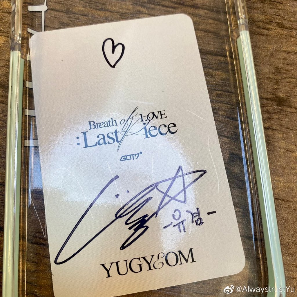 KimYugyeomArg's tweet image. [INFO] 270521 | Una fan encontró a #Yugyeom en Steak Box

Ella habló con Yugyeom y él le dijo que la preparación del álbum y las canciones está terminada y se estima que se lanzará en Junio

🖇️m.weibo.cn/6001102881/464…

#유겸 @yugyeom
#AOMG @AOMGOFFICIAL