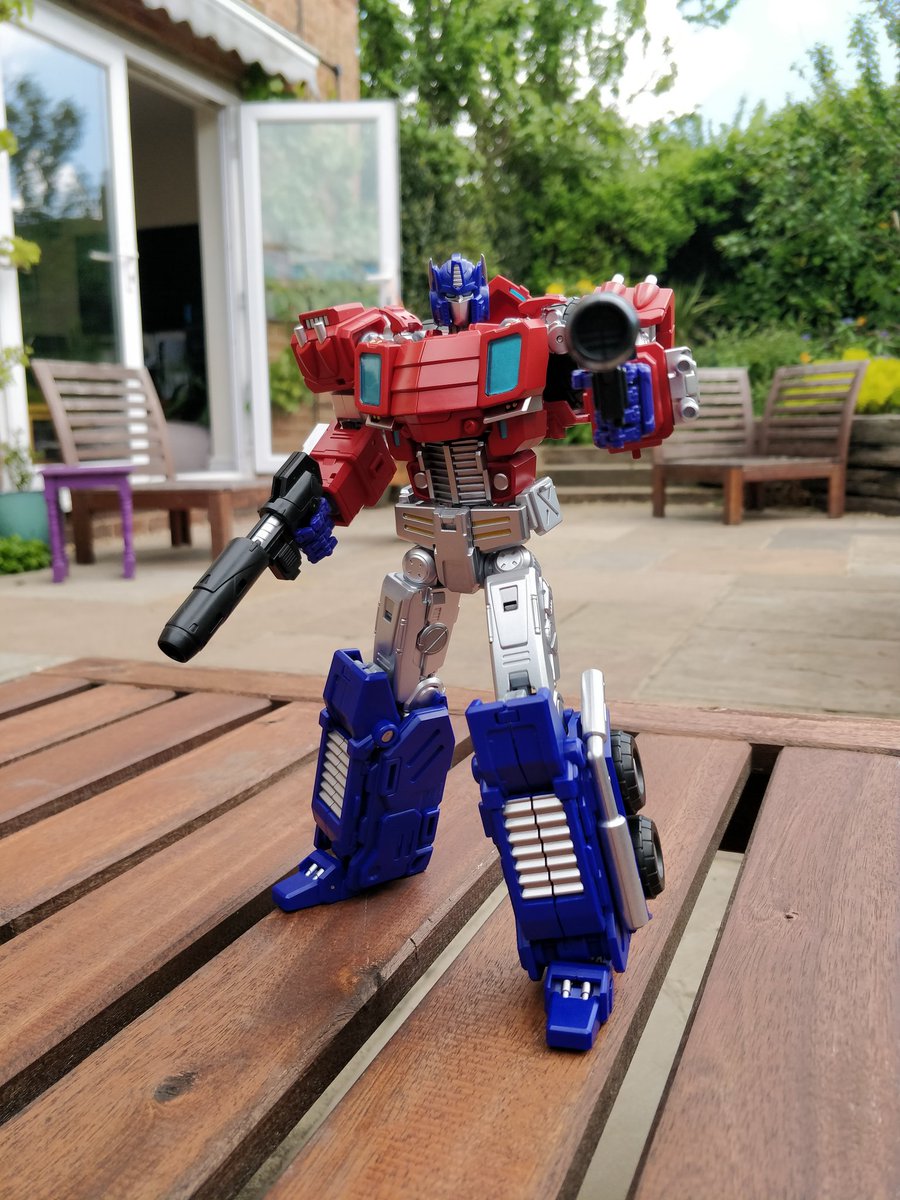 Praetorae's tweet photo. Treated myself to Mastermind-creations "Optus Pexus" and he arrived yesterday. He is AMAZING! Feels so good in hand, and the poseability of the joints is unreal. #transformers #optuspexus https://t.co/On10PurAbP
