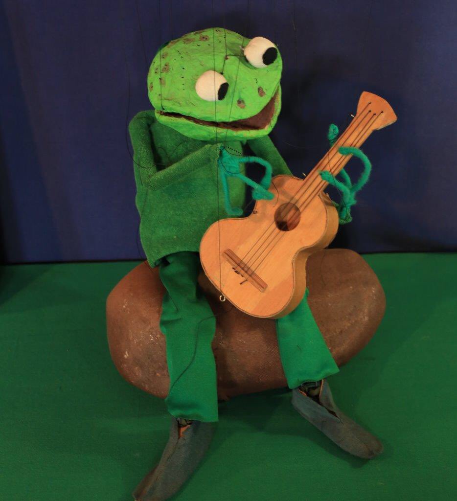 UntangledM's tweet image. Frogs don't just croak. Sometimes they play the guitar! #puppets #marionettes #craft #perform #untangledmarionettes #theatre