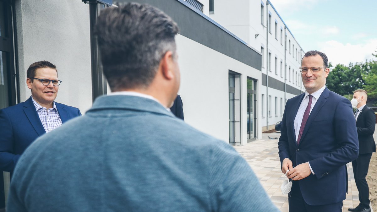 TinoSorge's tweet photo. Diese Woche war Gesundheitsminister @jensspahn zu Besuch in #Magdeburg: Gemeinsam mit unserem Landesvorsitzenden &amp; MdEP Sven Schulze @schulzeeuropa und dem Vorsitzenden der CDU Magdeburg Tobias Krull schauten wir uns das neue Gebäude der Hard- &amp; Softwarefirma #Hasomed an. (1/3) https://t.co/zGXb3QQJTg
