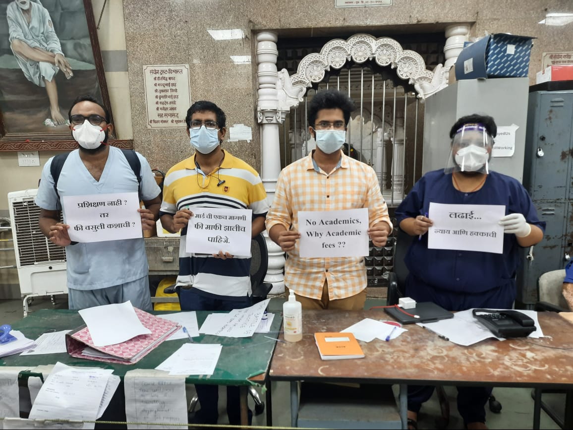KemMARD's tweet photo. #NoAcademicsWhyFees???
@CMOMaharashtra @AjitPawarSpeaks @rajeshtope11 @AmitV_Deshmukh @sionmard @NairMARD @CentralMARD_MH @CentralMard @AUThackeray @RajThackeray @supriya_sule @PawarSpeaks https://t.co/4GgX6rY0Wv