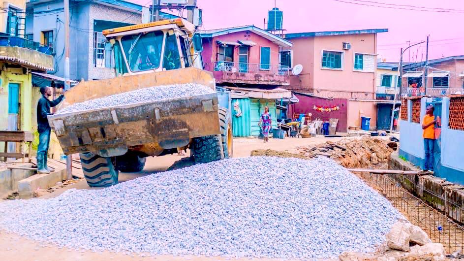 SpeakerGbaja's tweet photo. Residents of Surulere and Mushin in Lagos have expressed joy that the road, which has been in a bad shape for many years, is now receiving adequate attention.
#GbajaAtWork #NationBuilding #AJointTask https://t.co/Z54WSl1Otd