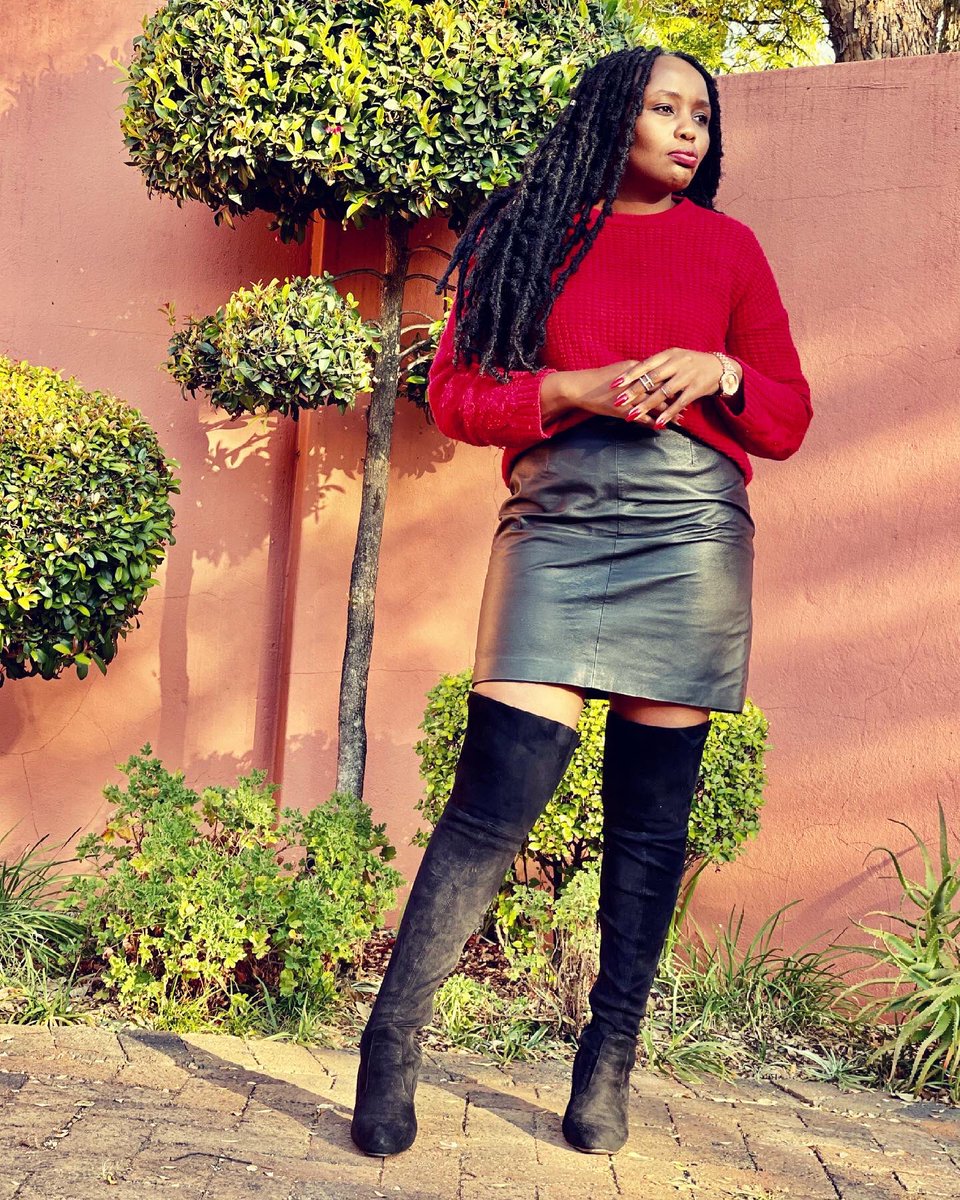 Vickie_Nomthi's tweet image. GUNS BLAZING.... pow pow 💥 

#AWinterBaby
#OOTD #Mood #FeltLikeSteppingOnNecks 

📸: @kefilwemello