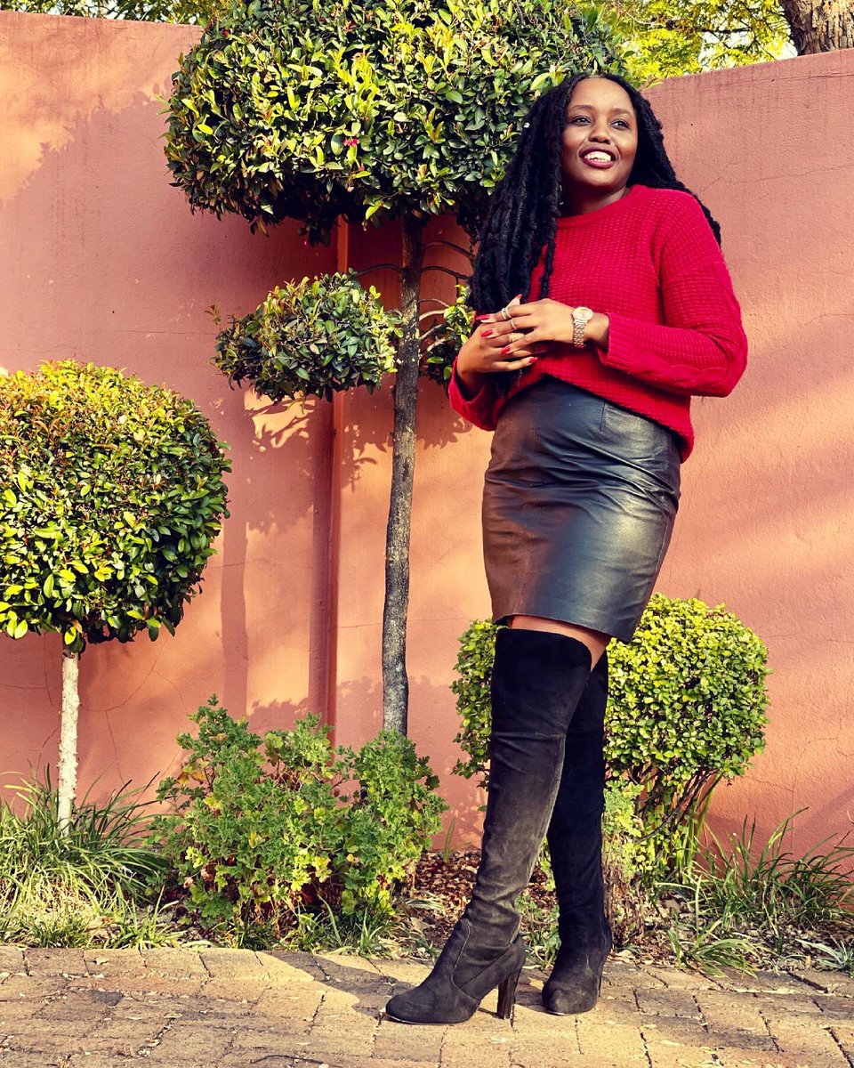 Vickie_Nomthi's tweet image. GUNS BLAZING.... pow pow 💥 

#AWinterBaby
#OOTD #Mood #FeltLikeSteppingOnNecks 

📸: @kefilwemello