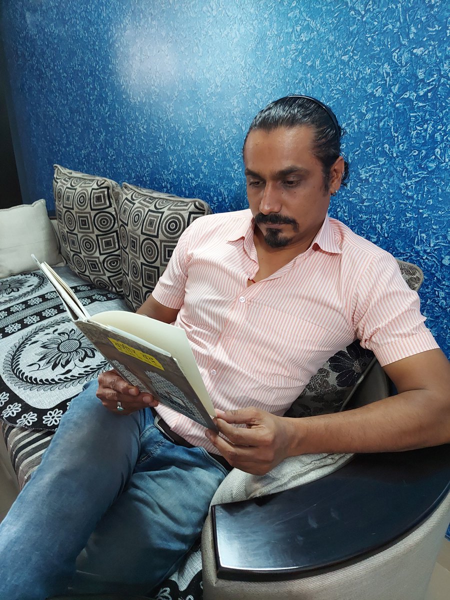 imrjravindra's tweet photo. Books are man best friend! Reading books can change your life and can motivate you in ways you wouldn’t have imagined.बशीर बद्र साहेब को पढिये @RJPahiGuwahati tum batao #HAUSLAHIGHRAKH #COVID19 #Corona #HauslaConnect  #redfm @ImRaina @ShekharRavjiani @nisha_narayanan @RedFMIndia https://t.co/zT79CjBWzI