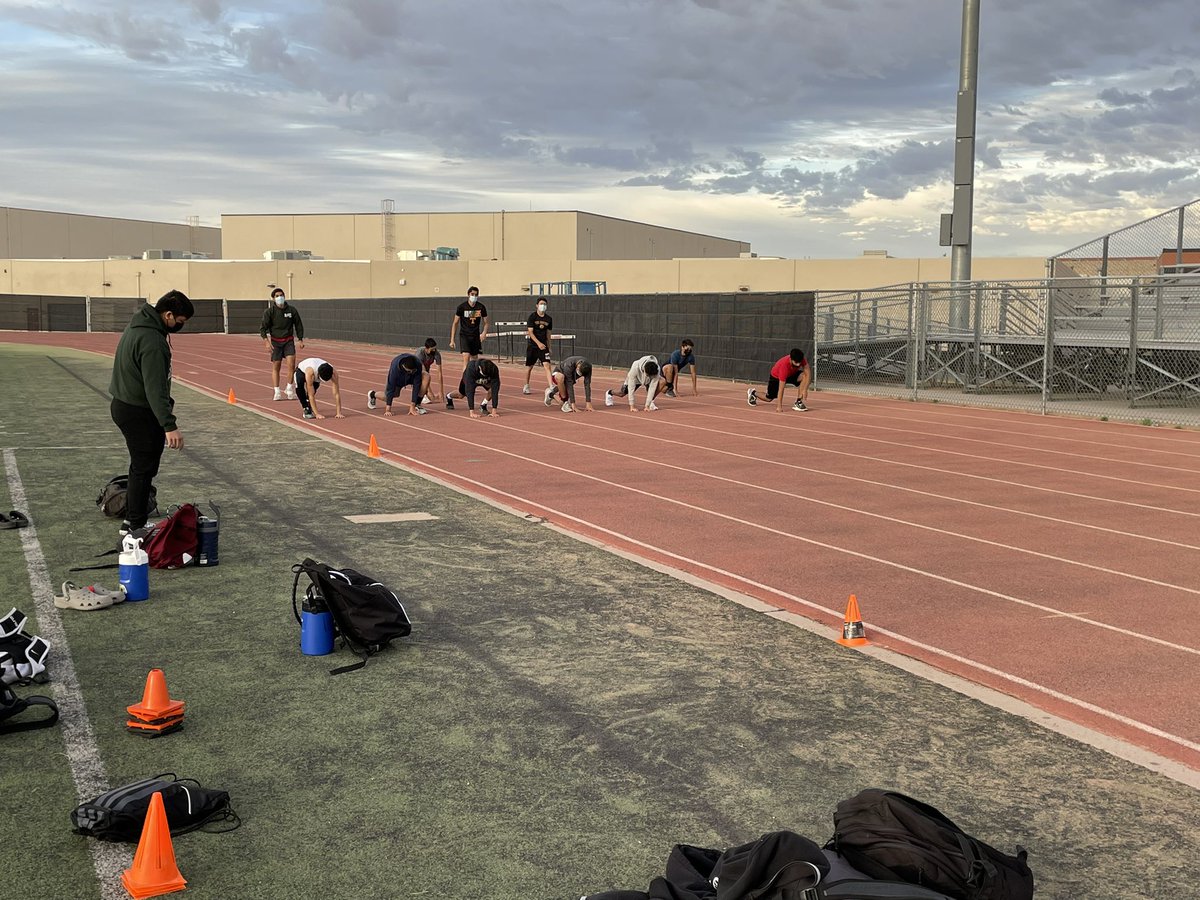 Agon9494's tweet photo. It was a beautiful morning for speed training! 🏃‍♂️ 🏀 #AztecEmpire #ELDOhoops @ELDO_Boyzhoops @ReddingQuevin @EDAztecs_HS https://t.co/D35OCT5VlQ