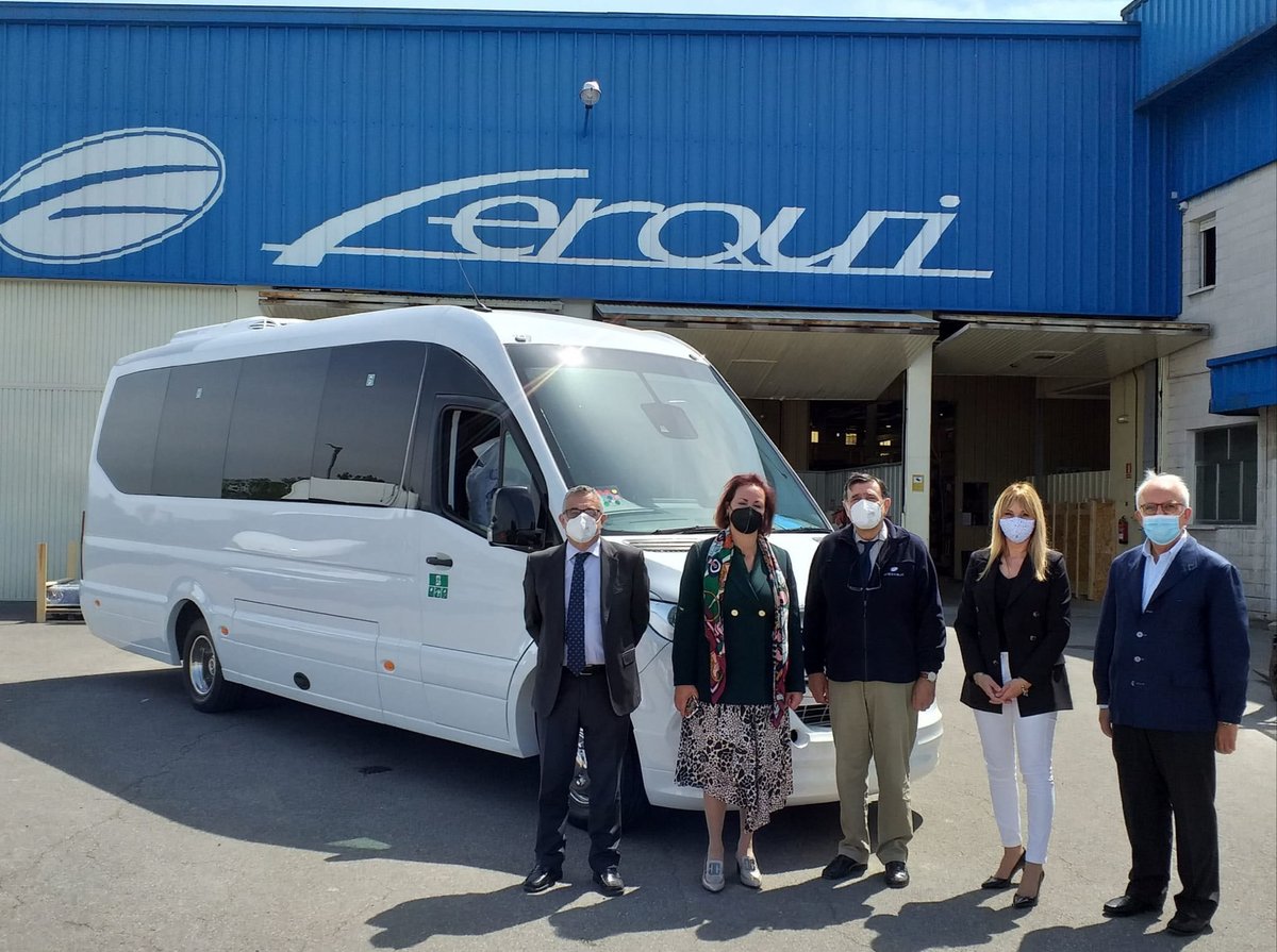 GobAsturias's tweet photo. La directora de Industria, Rosana Prada, visita la empresa #Ferqui (#Noreña) especializada en fabricación de carrocerías para minibuses y vehículos especiales

➡️Fundada en 1957. Compañía de referencia
➡️Premio Midibús2021
➡️Plan de internacionalización con @idepasturias y #Feder https://t.co/MqEOmyOhLO
