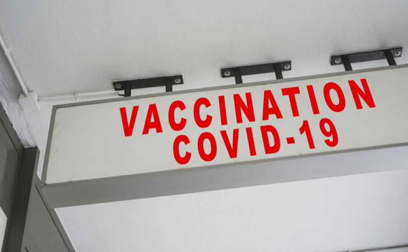 Pressecop24com's tweet photo. #Kanadische #Arzt wurde aus dem #Krankenhaus #entlassen, nachdem er über die #Nebenwirkungen des #COVID-#Impfstoffs #gesprochen hatte https://t.co/FZZxgqTfwy via @Pressecop24com https://t.co/01V9jTt7uf