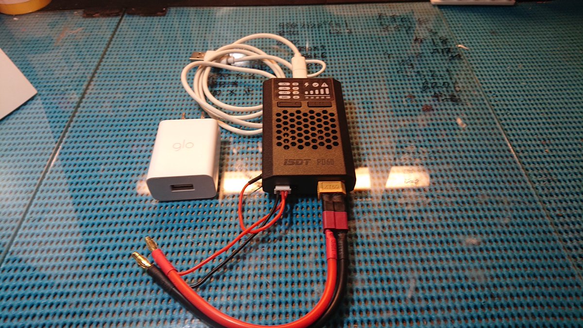 f360gtcse's tweet photo. PD対応のGaNアダプター&amp;5Aケーブル来るまでは､こんな仕様かな。
2A充電で事足りそう。 後でテストしよ。
しかし､心配なくらいコンパクト…
#PD60
#ISDT友の会 https://t.co/uzsc0yBztv