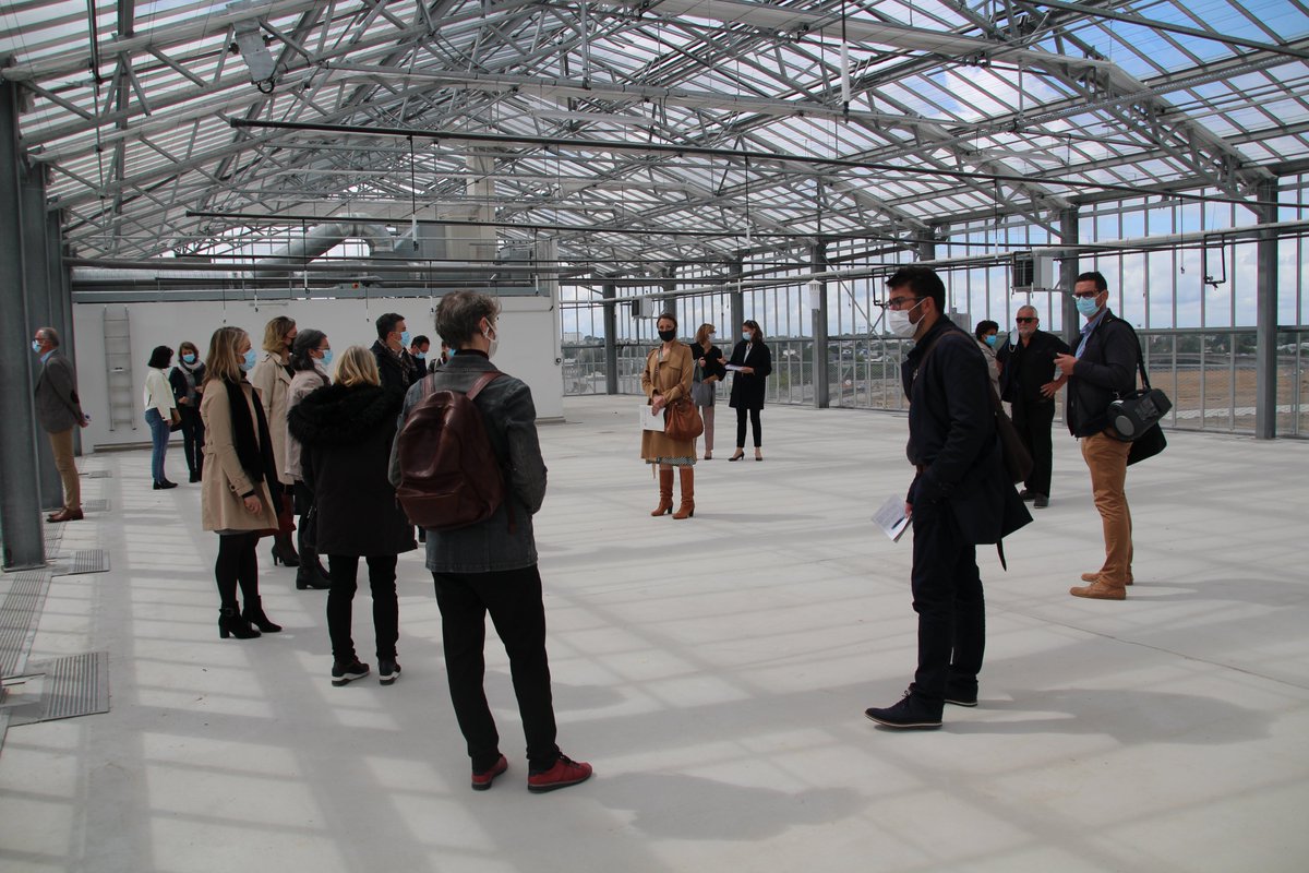 CDC_Habitat's tweet photo. Ce matin, visite de fin de chantier en prévision de l'ouverture prochaine des 5Ponts sur l’Île de Nantes, un lieu #inclusif pour les personnes sans-abris ! Un projet multipartenarial avec l’association @5PontsLEV , la ville de #Nantes et @samoanantes ! https://t.co/ebP5el9VBY