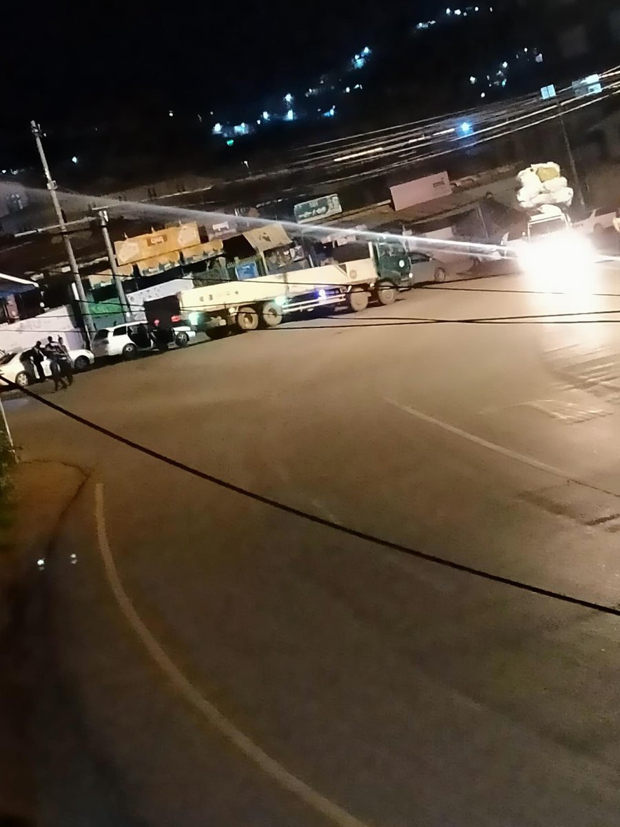 Around 8:30 PM,junta armed troops in six unmarked vehicles were seen checking vehicles and motorcycles at the intersection of Irrawaddy Cafe Road and West circular Road in Taunggyi, Shan State.
#May27Coup #WhatsHappeningInMyanmar
