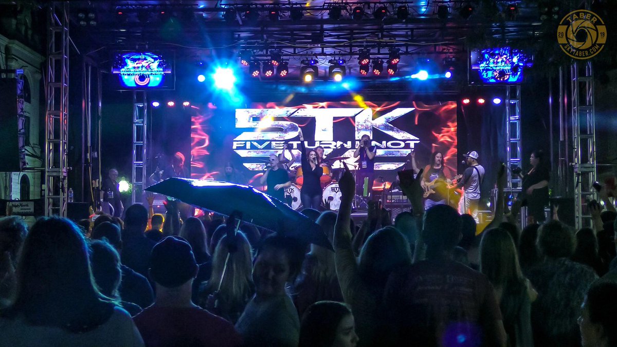 LakeOzarksNow's tweet image. @HToads @CamdenontheLake Entertainment Complex is home of the best nightlife on the #LakeoftheOzarks.  Five Turn Knot #MemorialDayWeekend , see Video=&amp;gt;bit.ly/3bQorM8  
#restaurants #bars #livemusic #hotels #resorts
