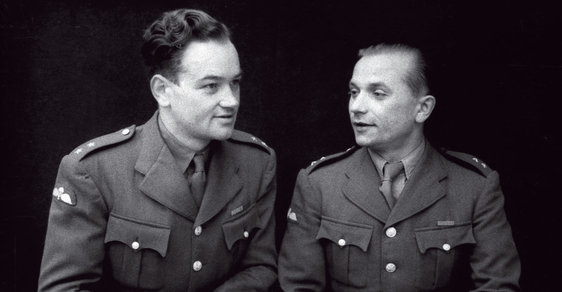 DanyHorys's tweet photo. V hlavních rolích hrdinů: Jan Kubiš a Josef Gabčík
Den: 27. květen 1942
Čas: cca 10:35
Místo: Praha, zatáčka V Holešovičkách
Cíl: Sejmout kata českého národa Reinharda Heydricha a pomstít jeho vládu teroru.

Pro mě jasně největší okamžik naší historie. Díky, hrdinové!❤️🇨🇿🤝🇸🇰 https://t.co/jDNlY8WX8F