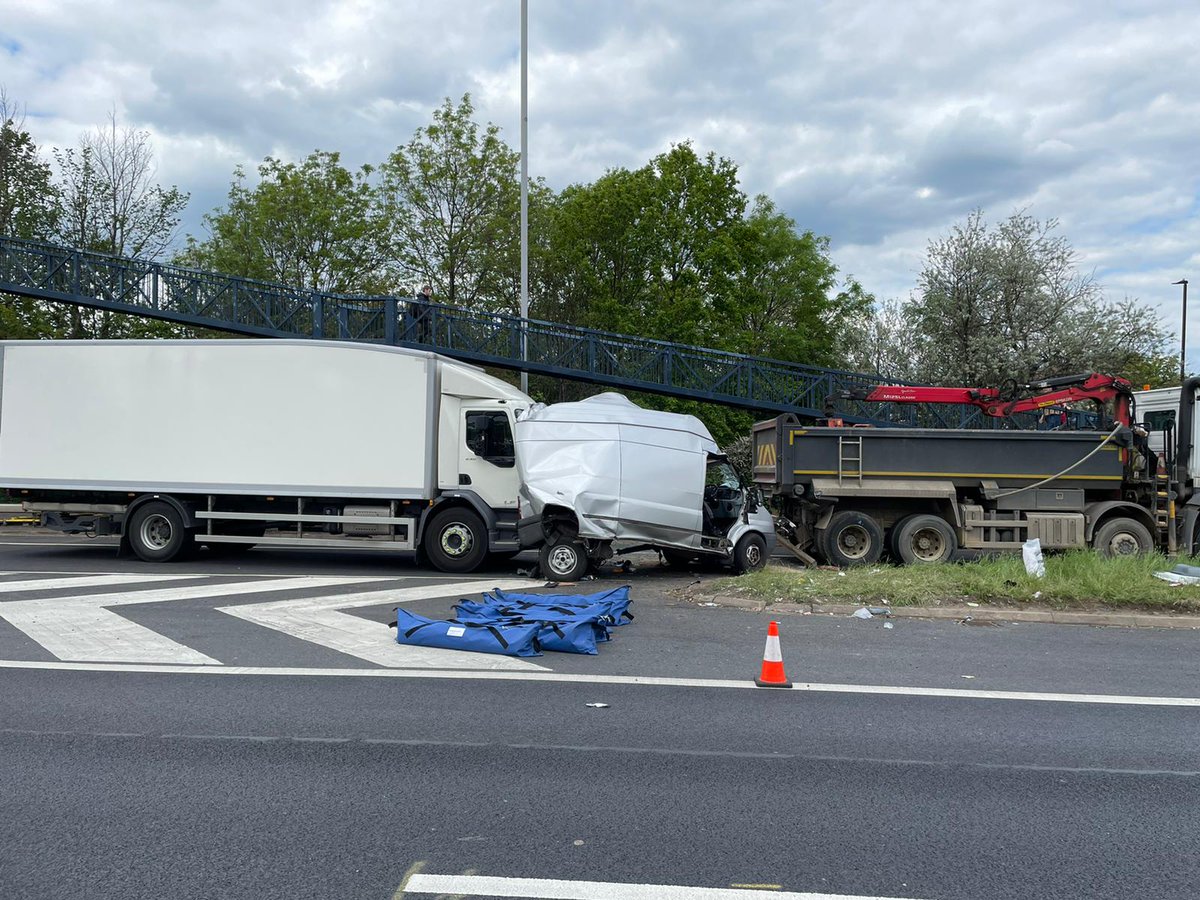 MPSRTPC's tweet photo. Serious collision on #A40 @MPSEaling #TargetRoundabout off slip.
Thankfully injuries are not life threatening.
At least 50 drivers can expect a notice of intended prosecutions as a result of either filming the scene as they passed or poor driving. #NorthRPT #trafficcops https://t.co/DZWSrTolfu