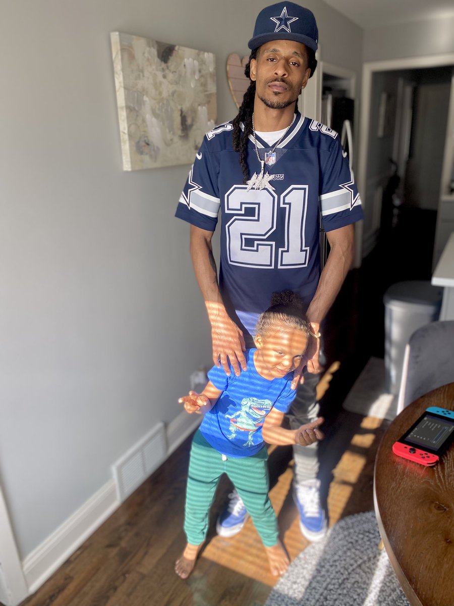 Hardknock035's tweet photo. GROWTH START WITH REALIZING AND UNDERSTANDING YO WORTH 🗣 #SNOOPLIFE #SLICKWAY 🏢🏢🏢
•
•
•
#chicago #hiphop #goodmusic #sports #football #rap #influencer #motivation #wednesday #thursday #dedication #growth #family #unsignedartist #goldcoast #flawless https://t.co/LqIbwfKYxE