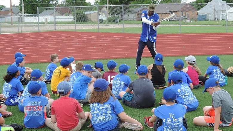 Last week, some <a href="/Royals/">Kansas City Royals</a> Alumni joined the 14th Annual Fred White Memorial Youth Baseball Clinic to teach 97 boys and girls about the game of baseball. John Mayberry, Dennis Leonard, and Les Norman headed to Russell, KS to share their love of the game - and a few stories! 💙