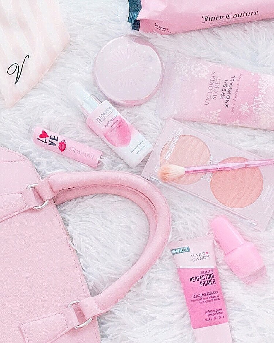 All pink everything💕 We spot #SHEERENVY Perfecting Primer + #JUSTGLOW Highlighting Duo in 'Blushing On You' 😍

📷 @xtasybeauty

#hardcandylife #teamhardcandy bit.ly/3bVLBRc