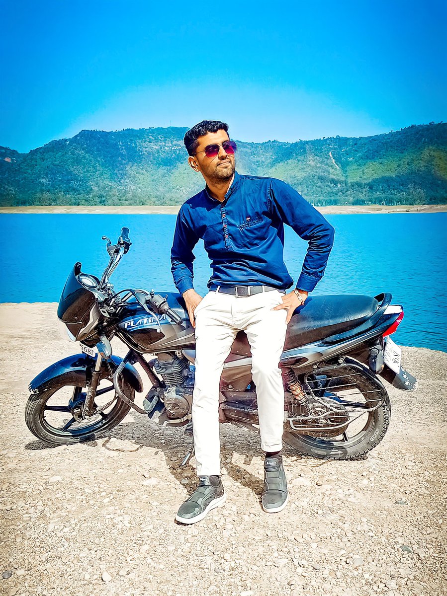 SSS_Ekshayar's tweet photo. ਮੈਂ ਇਕ ਗੱਲ ਦੱਸਣੀ ਚਾਹੁੰਦਾ ਹਾਂ,ਅੱਜ ਓਹਨਾਂ ਸ਼ਿਕਾਰੀਆਂ ਨੂੰ..
ਉਹ ਖੁਦ ਨਿਸ਼ਾਨੇ ਤੇ ਨੇ , ਜੋ ਮੇਰੇ ਤੇ ਤੀਰ ਕੱਸਦੇ ਨੇ ..                                                I want to tell one thing to those hunters, they themselves are on my target who are aiming arrow at me.. S.S.S
#sss_ekshayar https://t.co/Z5tnFYRwpf