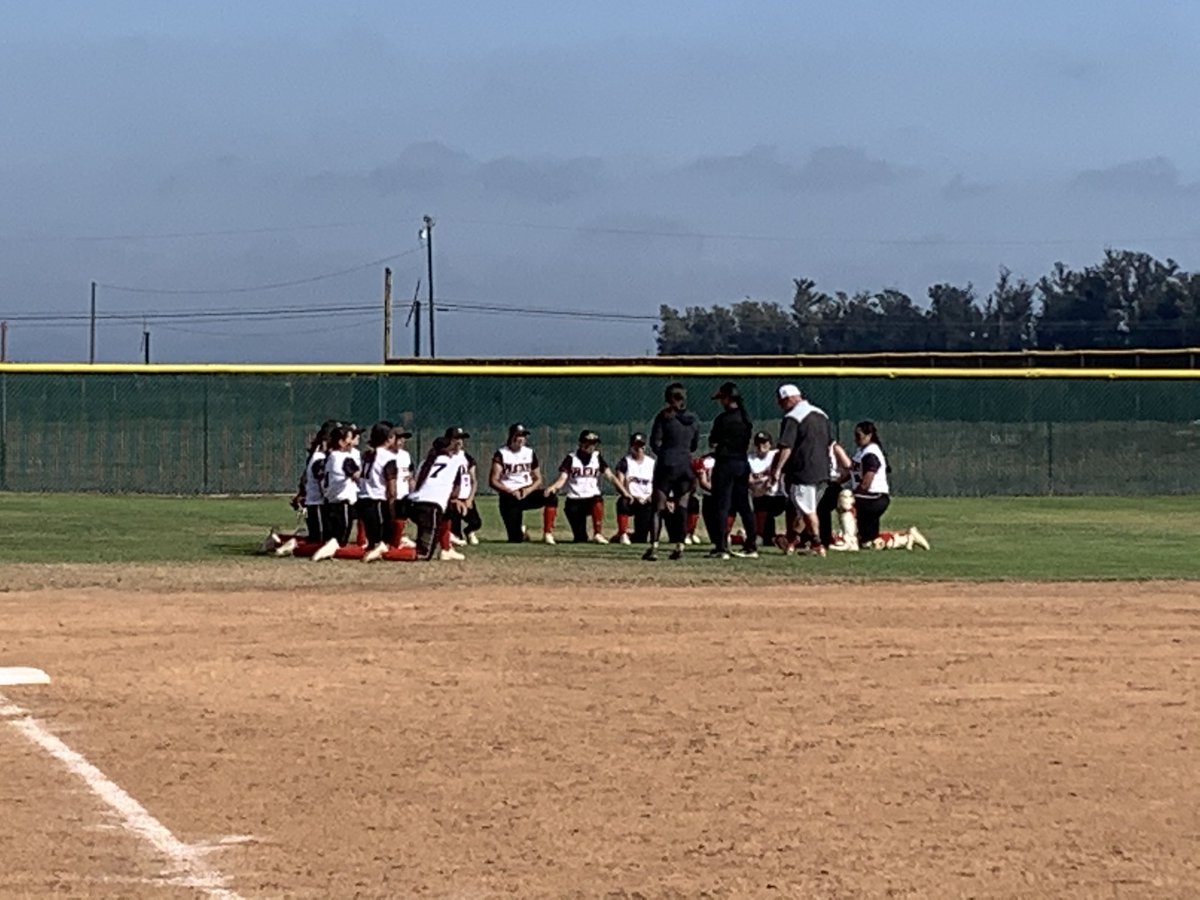 Big congrats to RM Varsity Softball on their round 1 CIF win over Santa Fe HS by the score of 2-0! Sophomores, Nikki Hunter (pitched the complete game shutout), & Bella Serrato (with the two-run Homerun) led the Spartans in the outstanding, hard-fought team win! WE>me! @vcspreps https://t.co/HUYJRiTtSE