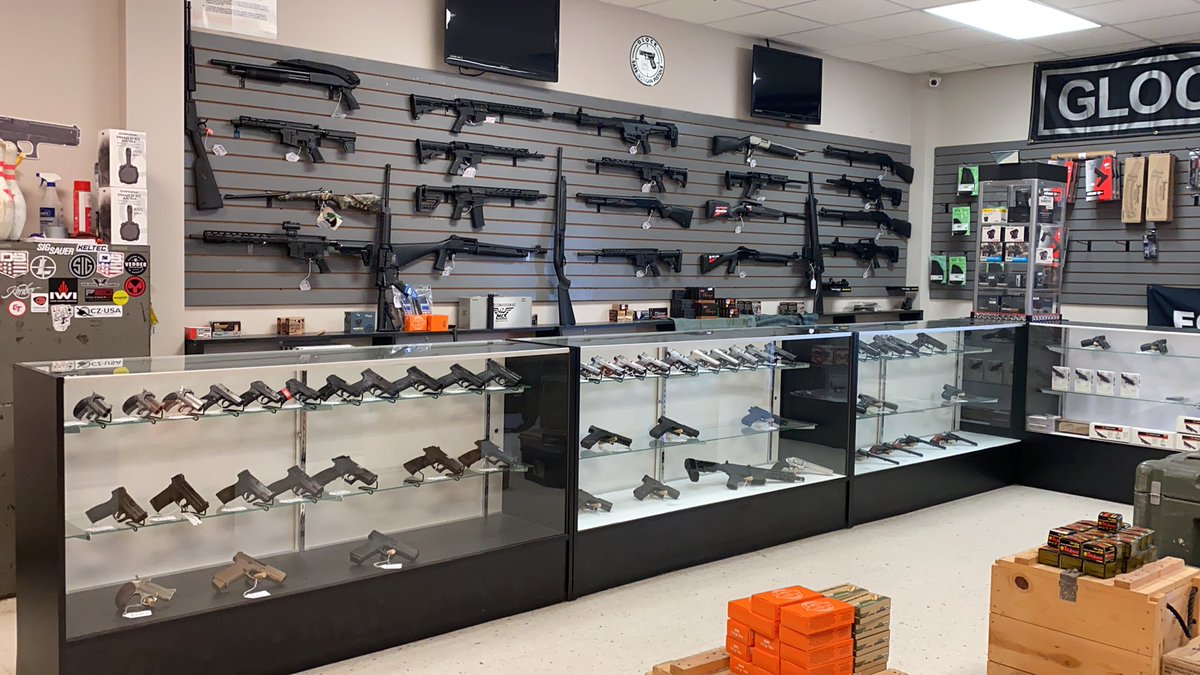 ssandy_ravage's tweet image. Finally getting everything stocked back to a somewhat normal! It’s been a while since I’ve had to stay two hours over putting guns into inventory, but I’m not complaining😍