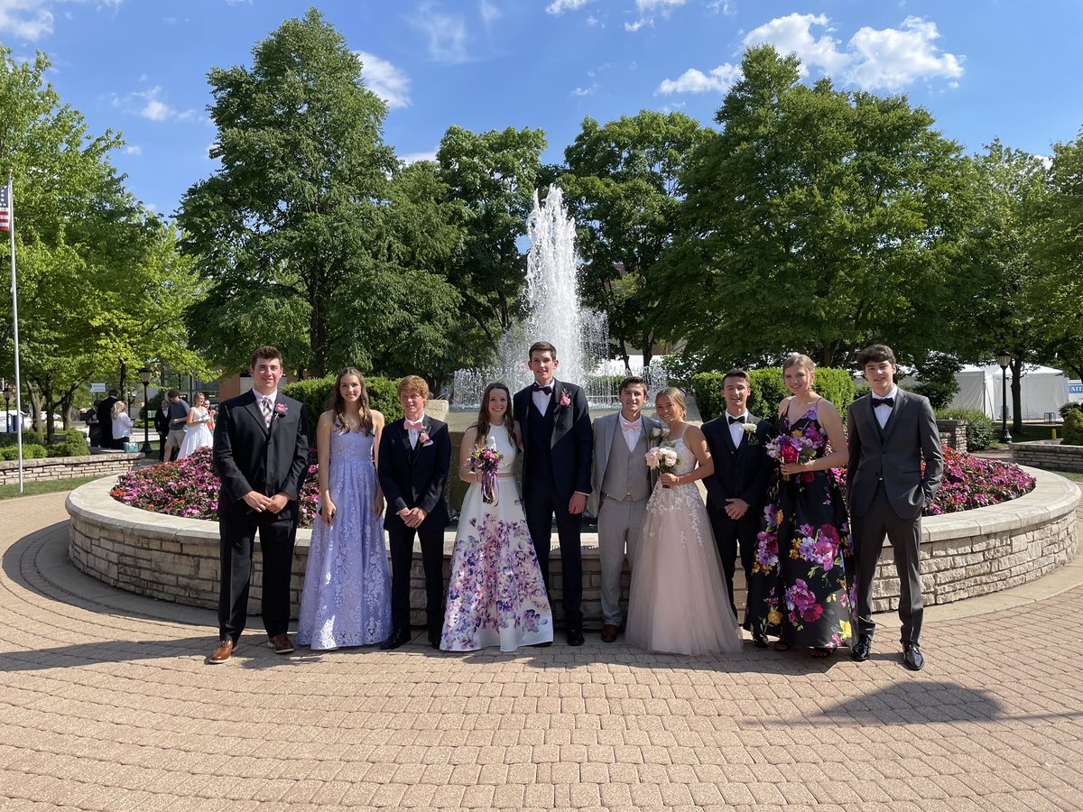melissirwin's tweet photo. Some of my most favorite kids ever! #cleanupnicely thanks #promfun2021 for the hard work to create a memorable prom https://t.co/l6FIUJKCOt