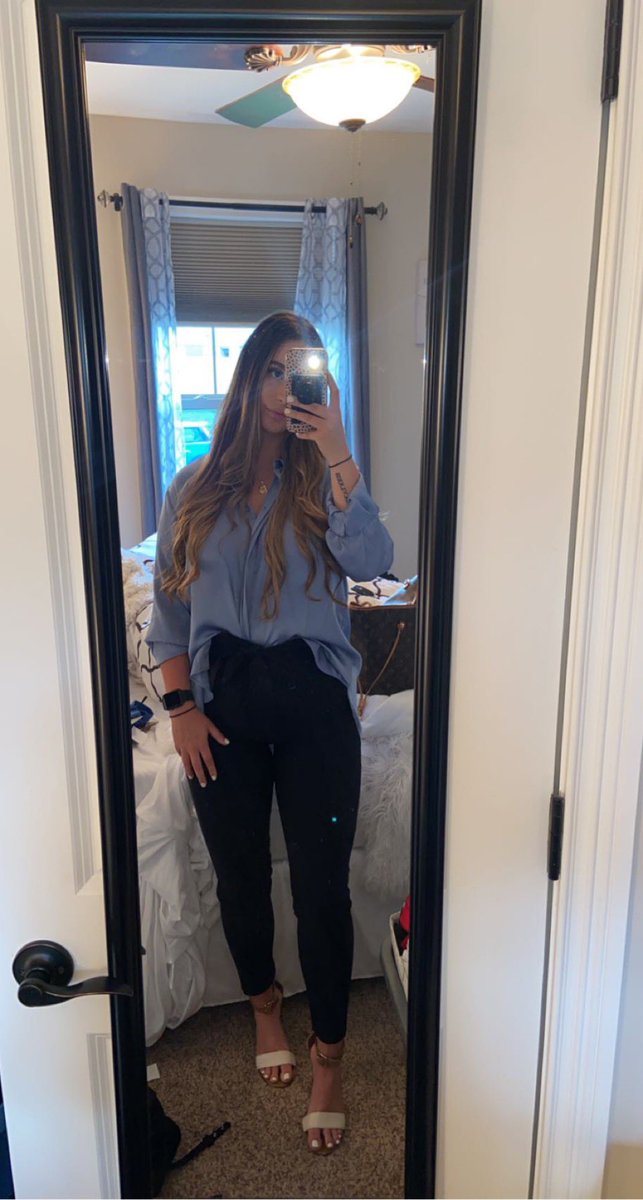 AlexisDixon7's tweet photo. Love dressing like this for work everyday ☺️ https://t.co/ExVCVSWc1V
