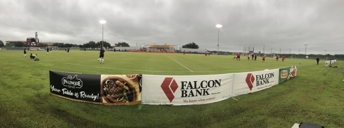 Just under an hour from kickoff here in Laredo! 

Warm-ups are underway as the  <a href="/DentonDiablos/">Denton Diablos FC⭐️</a> prepare to take on the Laredo Heat! 

Make sure to tune in on Facebook Live - Denton Diablos 
🔴⚫️