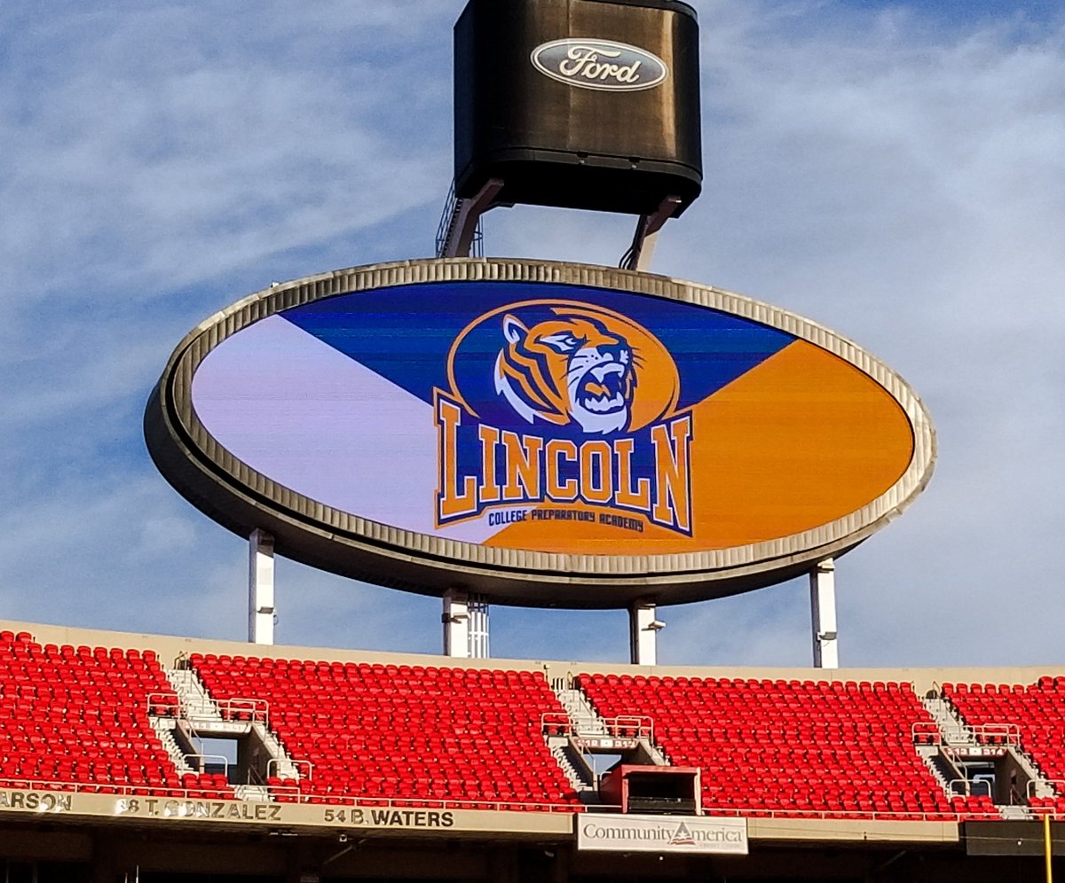 kcpublicschools's tweet photo. We are counting down to the start of the @KCPS_Lincoln Commencement Ceremony at Arrowhead Stadium. Congratulations graduates! #KCPSGraduations https://t.co/4otu5hFMN7