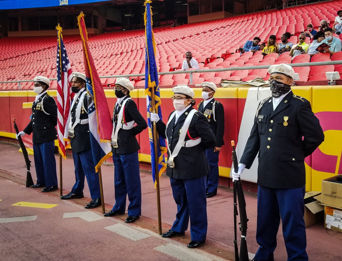 kcpublicschools's tweet photo. We are counting down to the start of the @KCPS_Lincoln Commencement Ceremony at Arrowhead Stadium. Congratulations graduates! #KCPSGraduations https://t.co/4otu5hFMN7