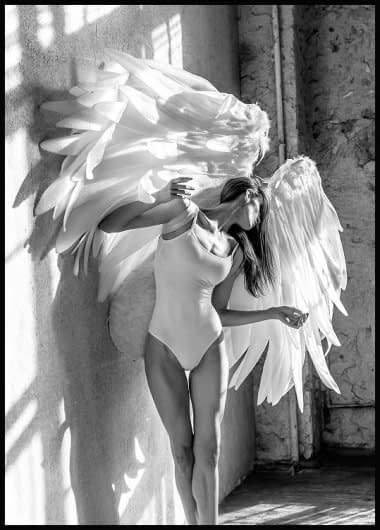 ElisaElisa110's tweet photo. #ChristinaNovelli - Concrete Angel https://t.co/ziYYVHEhlr