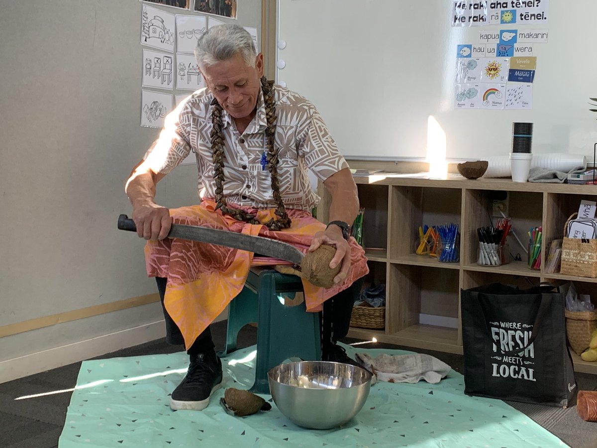 Kakano1bromley's tweet photo. We were very lucky to have Omana’s Mum @MTogiaso and Grandad come and share their Samoan culture with us. We loved watching the coconut being opened and having a taste! Fa’afetai lava! 🌺🥥🇼🇸 #bromleyschoolnz #tamaiCoL #Sāmoanlanguageweek https://t.co/ZCpUfwY47V