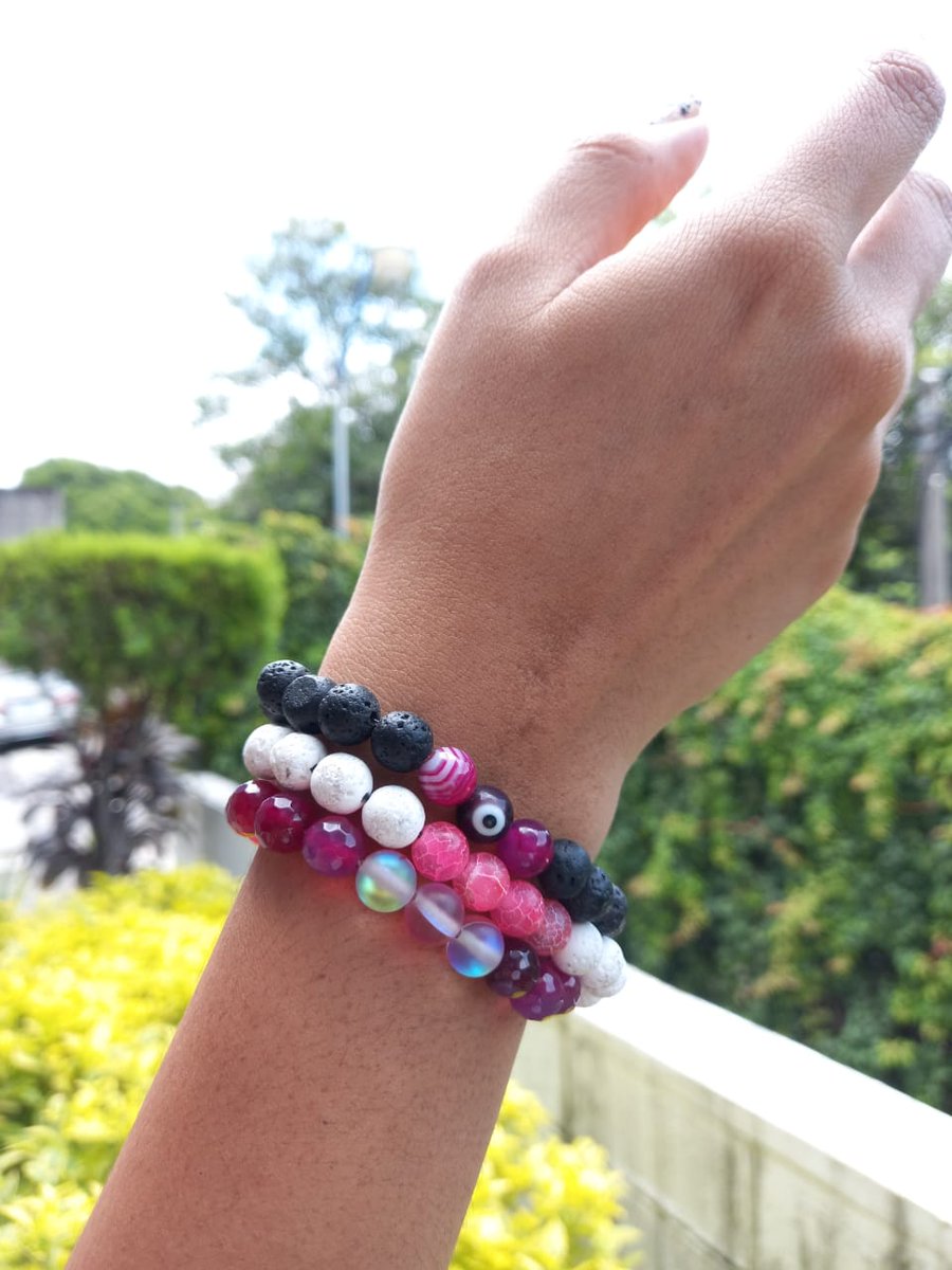 TiendaOVOP_SS's tweet photo. 💫 Bonitas pulseras elaboradas con piedra #natural y piedra #volcánica.

▫️Encuentralas en diferentes colores y diseños. 

👉🏽 Contamos con servicio a domicilio llamanos o escribenos al:
☎️ 2522-0001; 7065-0676 
#ElSalvador #apoyalolocal #tiendaovop #artesanal #bisutería https://t.co/kkEBujQjCe
