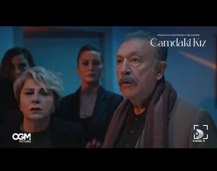 ElifMentesoglu's tweet photo. #tamerlevent 2000’lerin #hulisikentmeni değil mi sizcede? 😊😊
#CamdakiKız #camdakıkız https://t.co/YR7dehyr3h