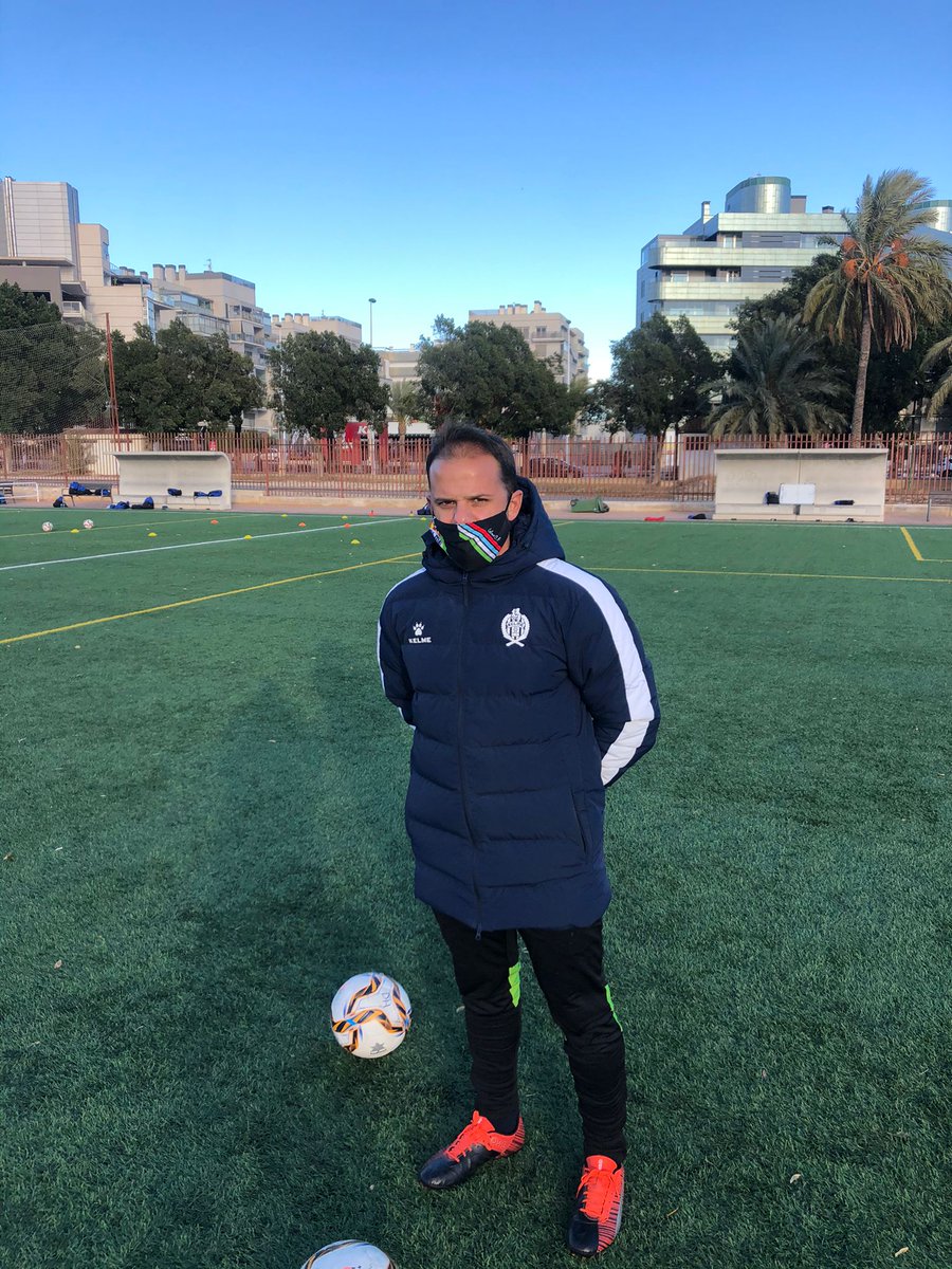 KelmeCF's tweet photo. Tras la gran labor realizada después de hacerse cargo a mitad d temporada  del Juvenil A, Kelme CF y Mariano Neira han llegado a un rápido acuerdo para que el técnico argentino continúe al frente del equipo en la 21-22. Los éxitos de @mariano_neira serán los nuestros #dalekelme🐾 https://t.co/YFXqyIYK3c