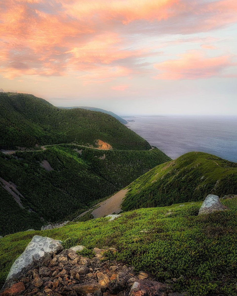 VisitNovaScotia's tweet photo. Today's virtual travel moment is brought to you by the epic view of the Skyline Trail, Cape Breton. || Featured Photo by @nic.sabine 

#RediscoverNovaScotia #VisitNovaScotia #DreamNowTravelLater

Image description: View of the Cape Breton Highlands, the ocean &amp; the Cabot Trail https://t.co/efCzM66GIB