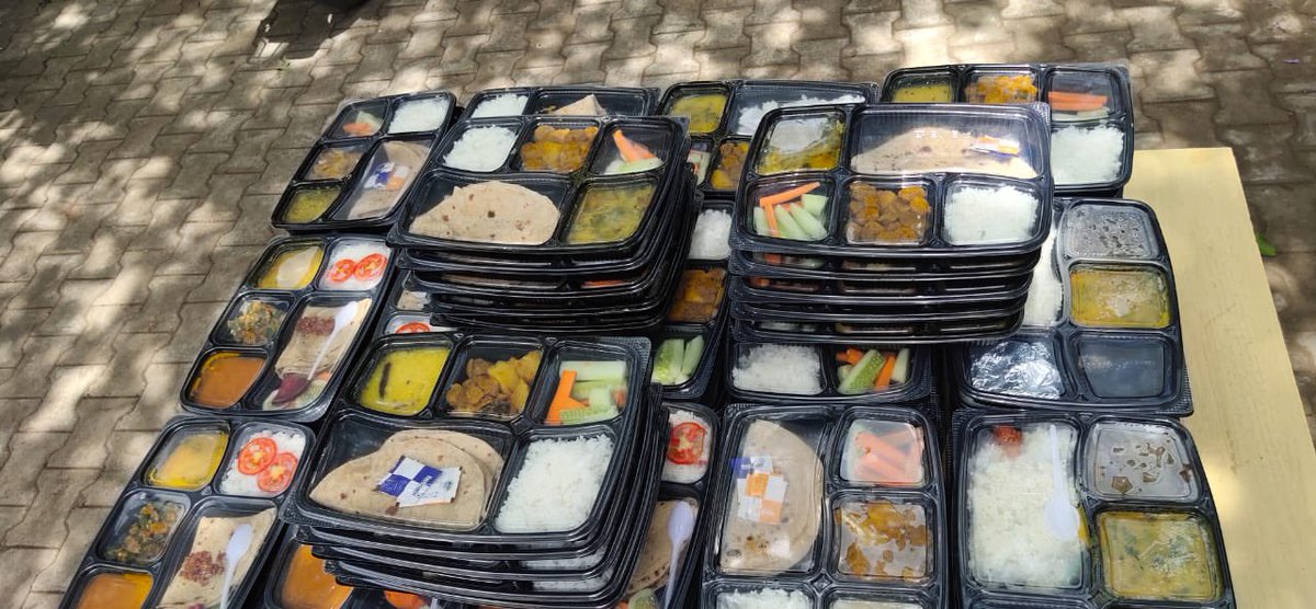 twomealsextra's tweet photo. We r all working professionals where we ask people to cook two extra meals and we provide packing materials, We have been distributed 2 lacs meals over a year in6 cities and now serving in rural hospitals. It is difficult for us to manage transportation. Cn u help @anandmahindra https://t.co/GhlsRde8BN