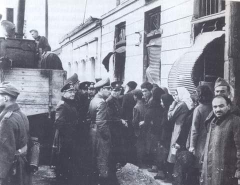 turkdegs's tweet photo. 📢‼️Rumlar ve Yunanlar iki şeyi hatırlamak, konuşmak, tartışmak istemez.

🔺İlki; 1939-1949 döneminde ve İkinci Dünya Savaşı sürecinde faşist Nazi işgalindeyken (Megali Limos/Büyük Açlık Dönemi) kendilerine yardım eden TEK ülkenin Türkiye olduğunu... https://t.co/YwmNuuvkv1