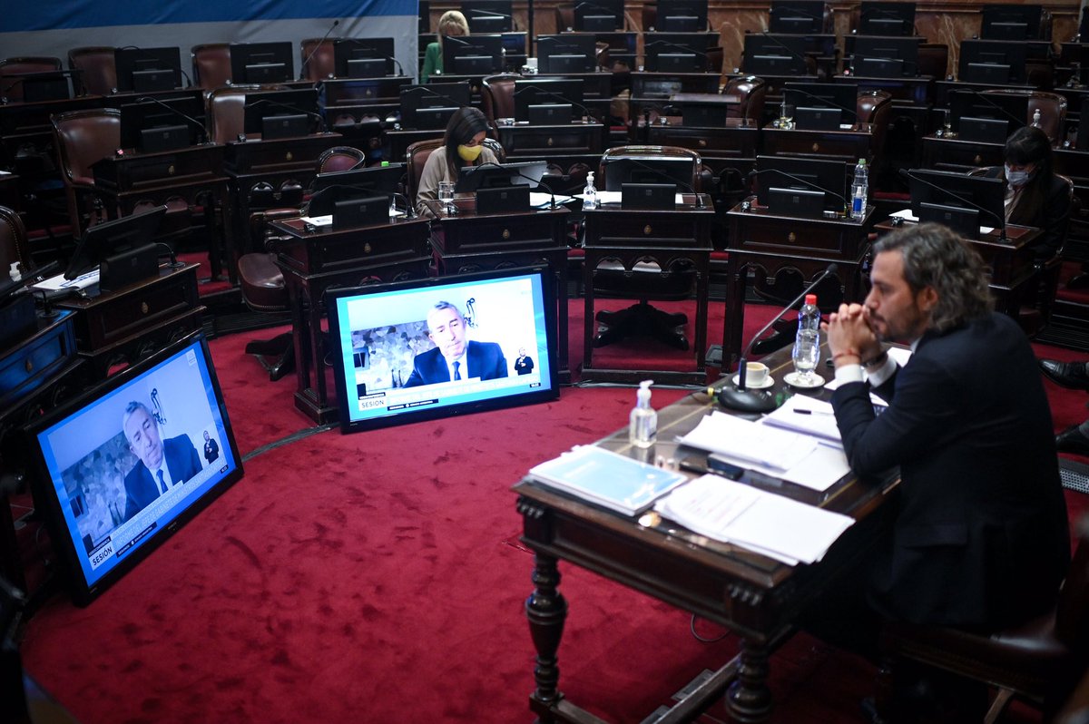 juliocobos's tweet photo. Ante la pregunta concreta de si se van a renegociar los contratos de los créditos #UVA ya que se ha roto el equilibrio contractual, el Jefe de Gabinete no contestó nada. Mientras tanto, más de cien mil familias siguen sin una solución. https://t.co/7w0vdjbuVM