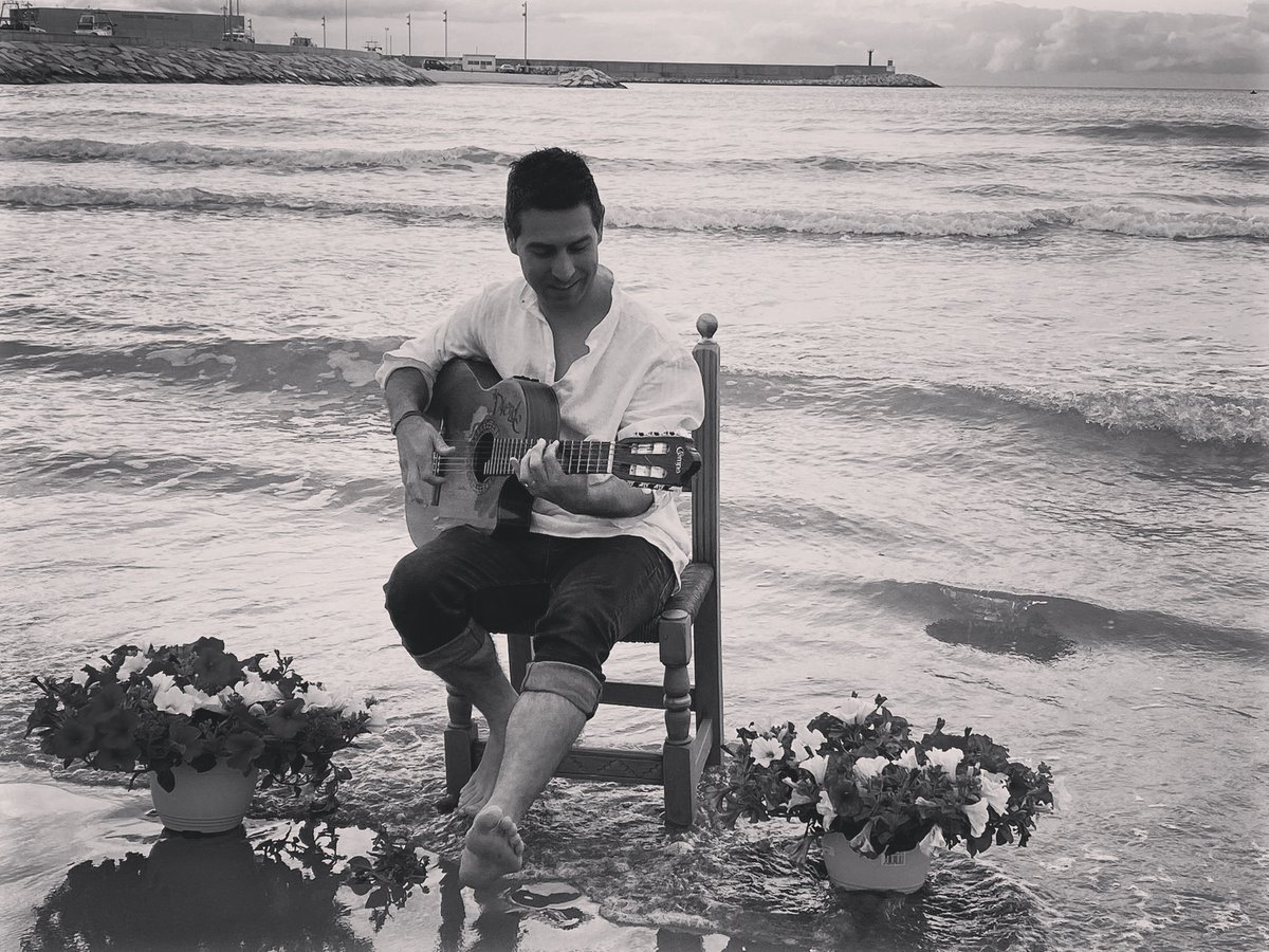 NOCHE DE VERANO muy pronto anuncio fecha de salida y portada del single! 🔥

#nochedeverano #single
#nuevosingle #nuevosingle2021 #deduende #deduendeoficial #artistsoninstagram #artistacallejero #rumbacatalana #rumba #rockespaña #Verano2021