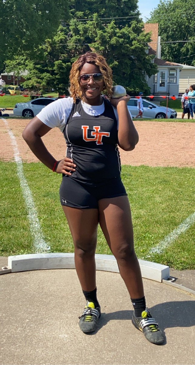 UTLadyTrack's tweet image. Sectional Shot Put  Runner up Anna!!! She is headed to state!!!!  #PantherPride