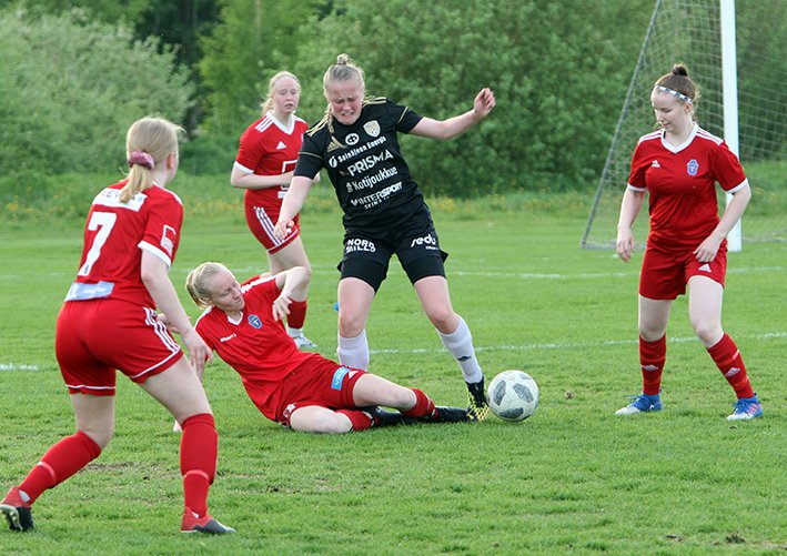sjkjuniorit's tweet photo. Seurahistorian ensimmäinen naisjoukkueen virallinen matsi sujui mainiosti https://t.co/umPgwAjmE6 #sjkjuniorit #sjk #meidänkerho https://t.co/WqjxJ2dhm8