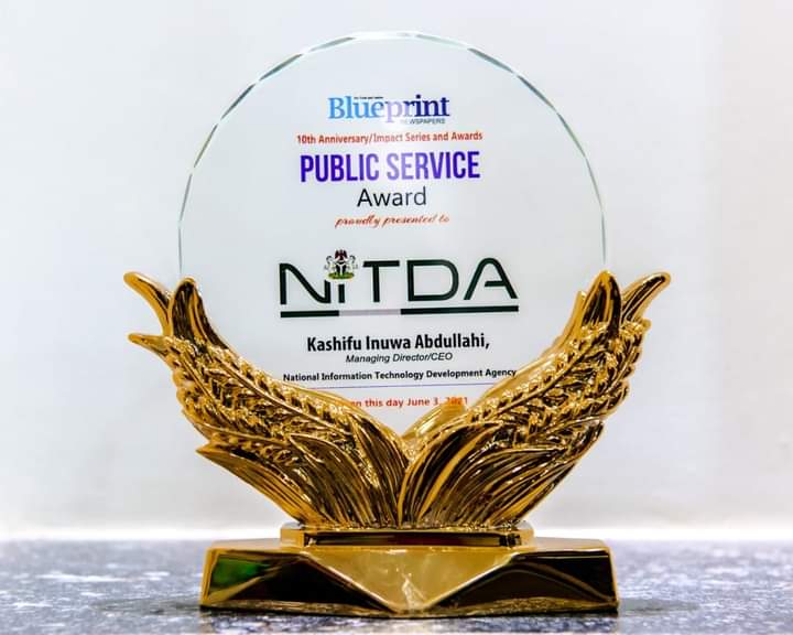 MubarakMunkail9's tweet photo. The Director General, National Information Technology Development Agency (NITDA), Kashifu Inuwa Abdullahi, CCIE received the "Blueprint Public Service Award" in recognition of his immense contributions towards achieving Digital Nigeria, at the Blueprint 10th Anniversary/Impact https://t.co/u96Y3DUbNB