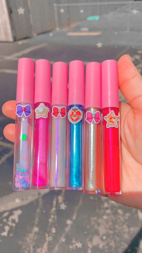 baddiegloss's tweet image. Me as sailor moon and my sailor moon inspired lippies. Now back in stock for a limited time. 🌙✨
badattitudebeauty.bigcartel.com/category/sailo…
