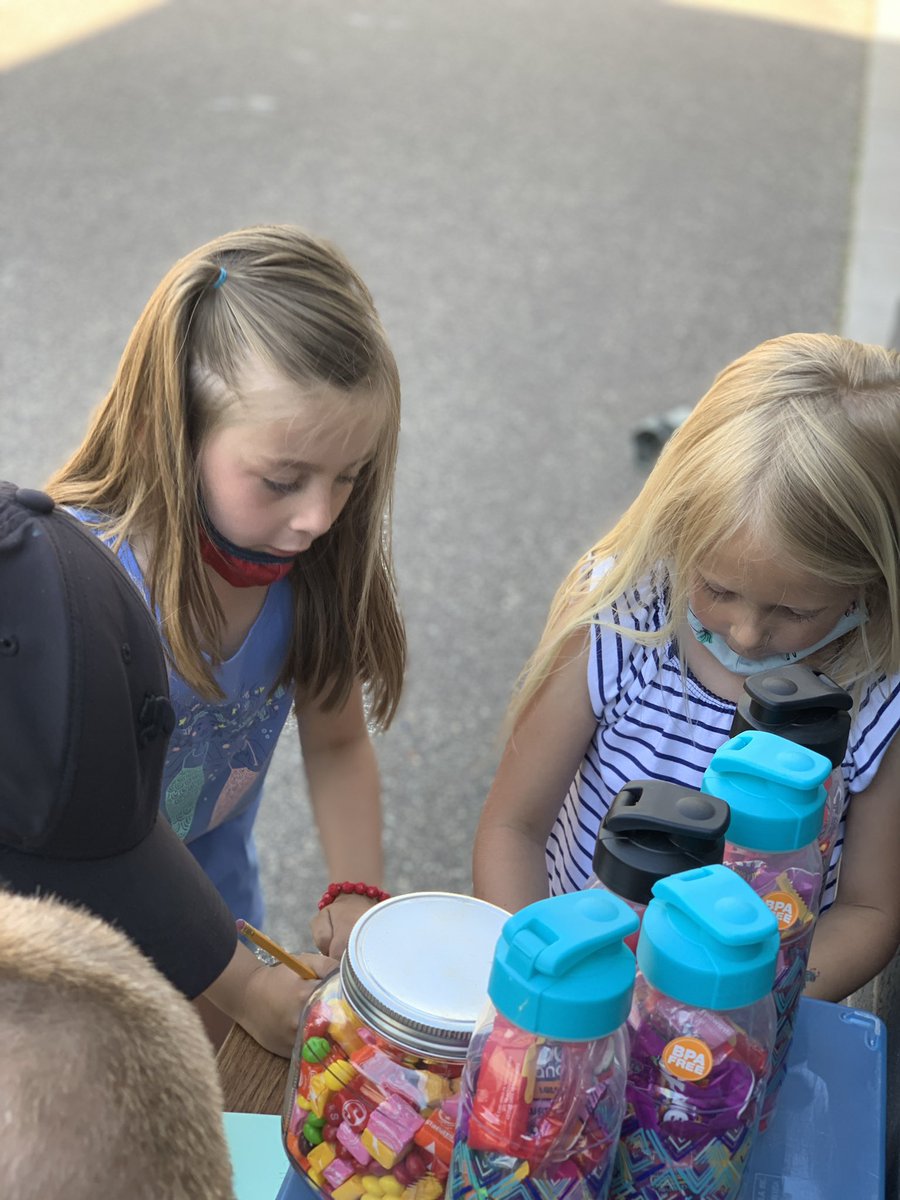 music_aes's tweet photo. We had another great field day celebration!  The kids had a blast! https://t.co/UUSuK2Fgnx