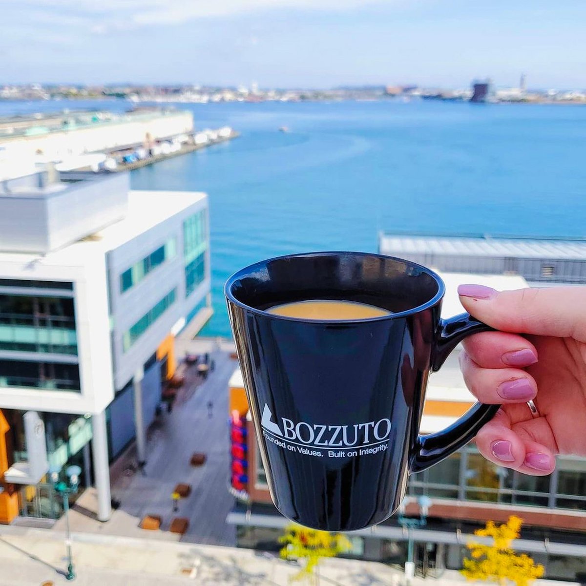 What a beautiful way to start the day. From stunning sunrises and sunsets from your apartment home to Downtown Boston from the rooftop deck, living at Lane Seaport gives you everything – with a view. Learn more about Seaports best-kept secret: bit.ly/3uSZPce