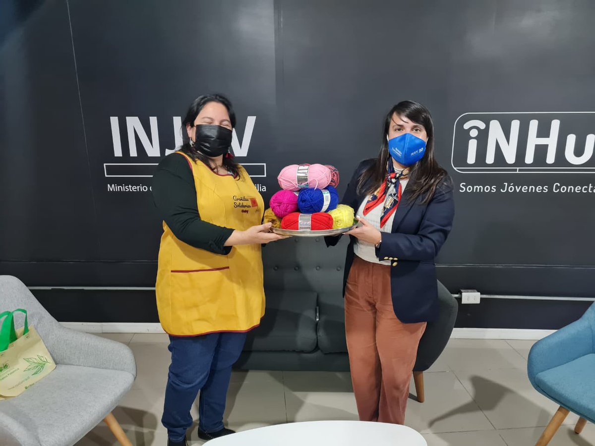 ¡Apoyamos el voluntariad💙!
Desde el #INHub de la Región de Tarapacá, directora nacional <a href="/RenataSantander/">Renata Santander Ramírez</a> hizo entrega de insumos a la Agrupación de Arañitas Solidarias, quienes participan del voluntariado intergeneracional Tejiendo Consciencia