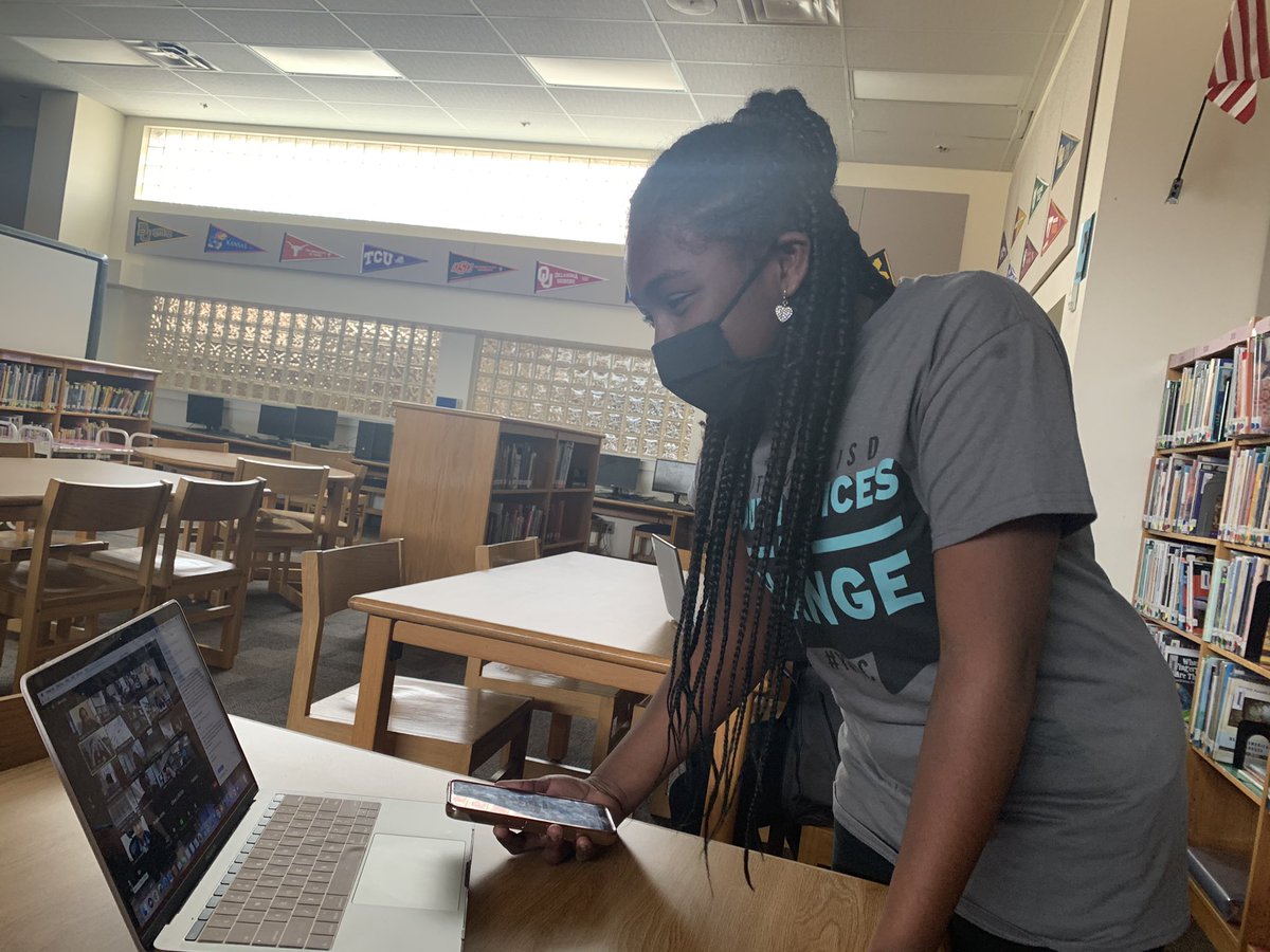 FannySancen's tweet photo. LAFO 6 Students at the Virtual YV4C Conference! They loved it! #yv4c @FortWorthISD @LANTEAM1 @Mr_Conner @slofton96 https://t.co/7E5qVmvMZG