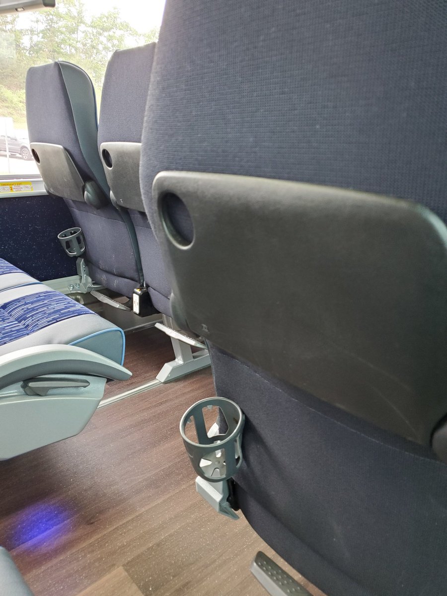 SKFSSM's tweet photo. What a nice ride to Logan @PBBus The new bus is great - tray table, foot rest and power - and it is so nice to be back on board!! #sistersonthemove #readyforfamilytime #ssmduxbury https://t.co/JG75boSd0I