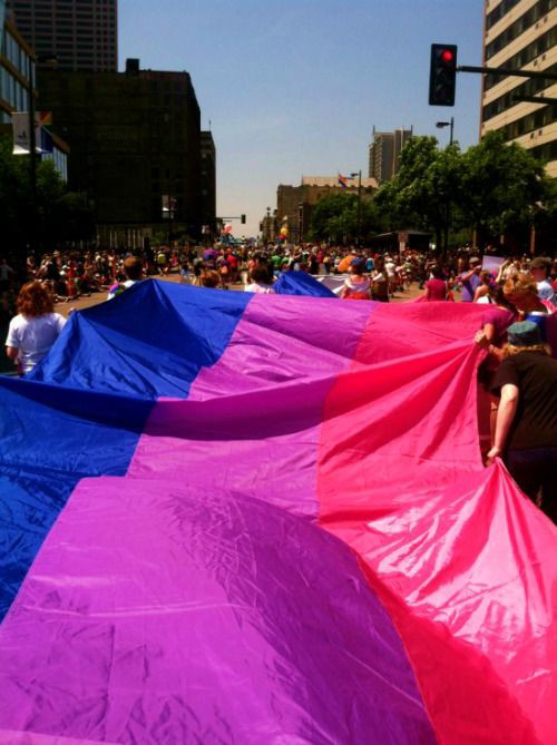 HeteroChupalaaa's tweet photo. Hoy 3 de junio es el día de los ✨✨Bisexuales✨✨ https://t.co/j6kcLvSPSI